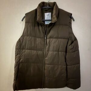 GAP Women's Dark Olive Puffer Vest